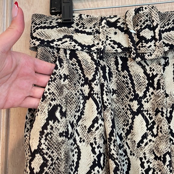 Snakeskin High Waisted Shorts with Removable Belt - Picture 4 of 8